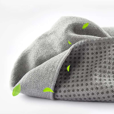Point de silicone anti-dérapant de serviette de yoga en microfibre avec un design personnalisé